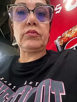 Snapshot of lonely_shewolf chatting on February 17, 2026, 6:03 pm lonely shewolf online show from February 17, 2026, 6:03 pm