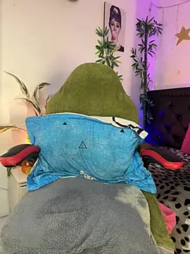 Snapshot of lonely_shewolf chatting on February 20, 2026, 4:51 pm lonely shewolf online show from February 20, 2026, 4:51 pm