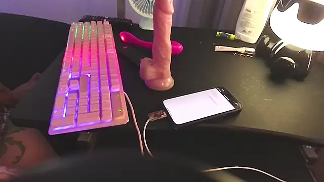 Snapshot of chanell_tattoo chatting on March 12, 2025, 9:24 pm chanell tattoo online show from March 12, 2025, 9:24 pm