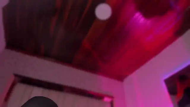 Emmily Savage online show from November 22, 2025, 11:31 am