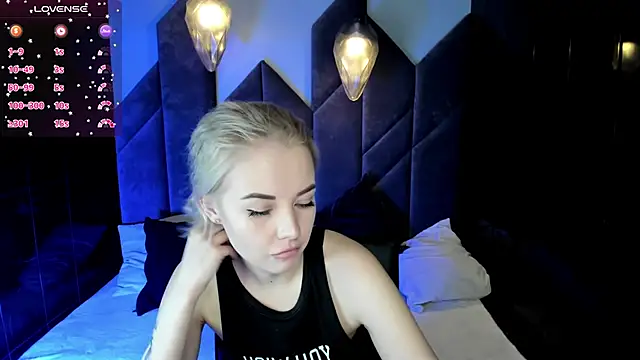 StephanieSweety online show from March 2, 2025, 10:38 pm