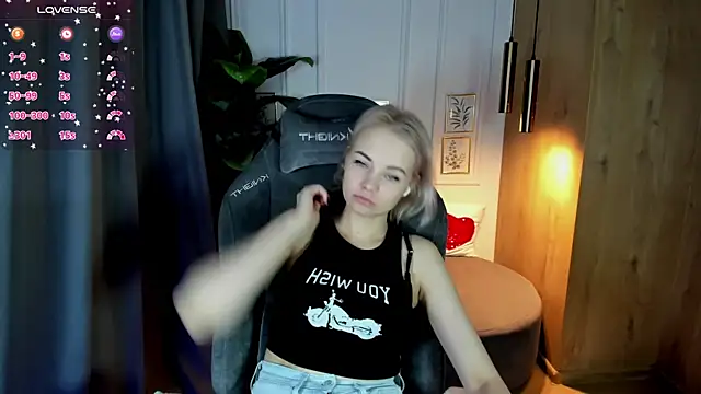 StephanieSweety online show from March 7, 2025, 8:56 am