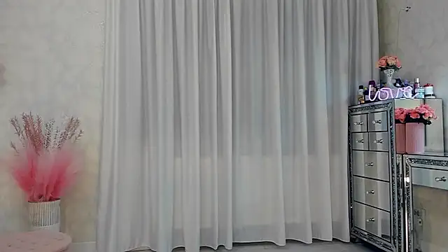 SeductiveButterfly online show from April 29, 2026, 9:21 pm