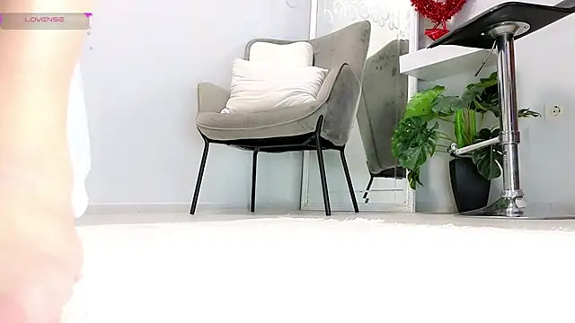 missmiamore online show from February 1, 2025, 7:02 pm