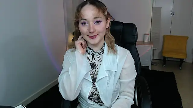 Crystal-dreamt online show from December 14, 2025, 9:25 am