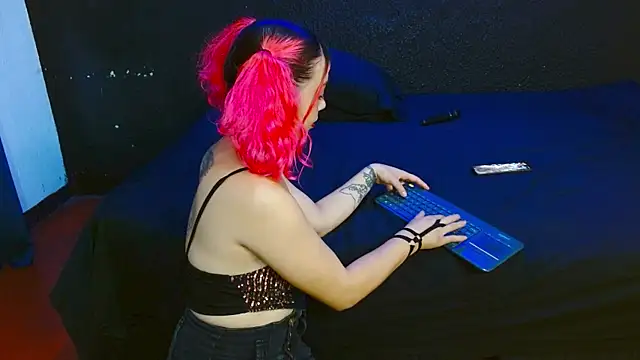 ASTRIDBULM online show from November 23, 2025, 3:45 pm