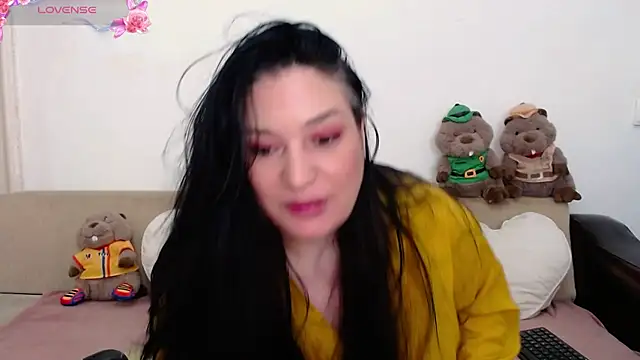 ElenaRose90 online show from June 4, 2026, 8:26 pm