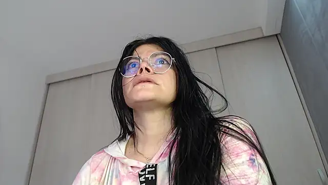 cristal sexybody online show from April 18, 2026, 7:18 pm