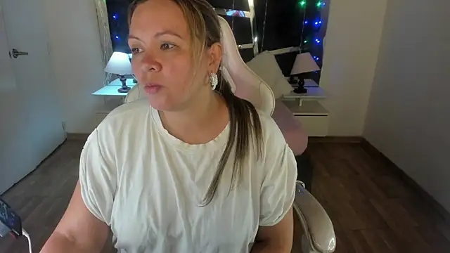 victoria rosse520 online show from February 25, 2025, 8:30 pm