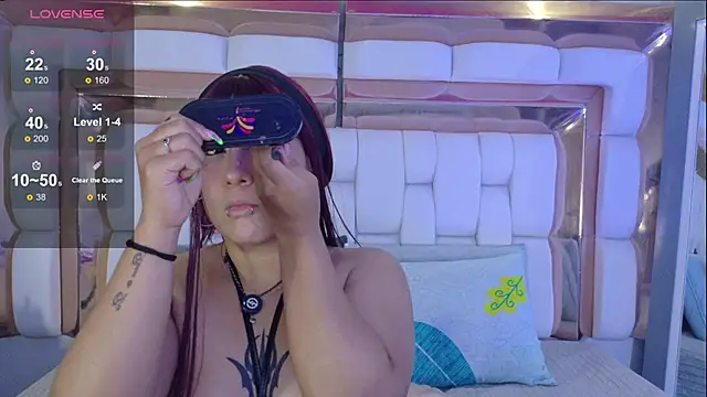 valkiria moore online show from February 6, 2026, 8:01 pm