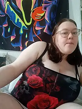 Sexycurvyemilyy online show from April 9, 2026, 2:00 pm