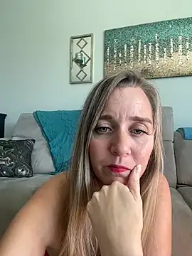 SkyelarSommer online show from December 3, 2024, 5:55 pm