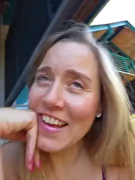 SkyelarSommer online show from February 6, 2025, 4:47 pm