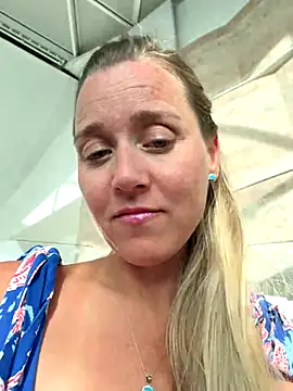 SkyelarSommer online show from September 12, 2025, 9:37 pm