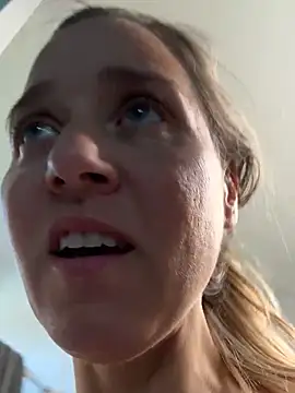 SkyelarSommer online show from September 29, 2025, 1:38 pm