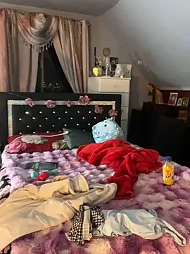 DominiqueX0 online show from April 9, 2026, 2:22 am