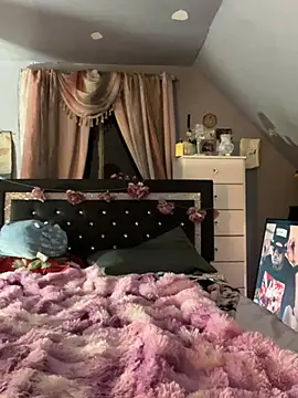 DominiqueX0 online show from April 10, 2026, 4:17 am