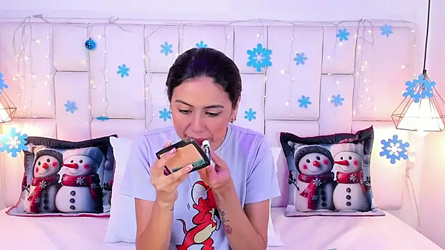 Snapshot of SarahSophia_ chatting on December 19, 2024, 11:39 am SarahSophia online show from December 19, 2024, 11:39 am