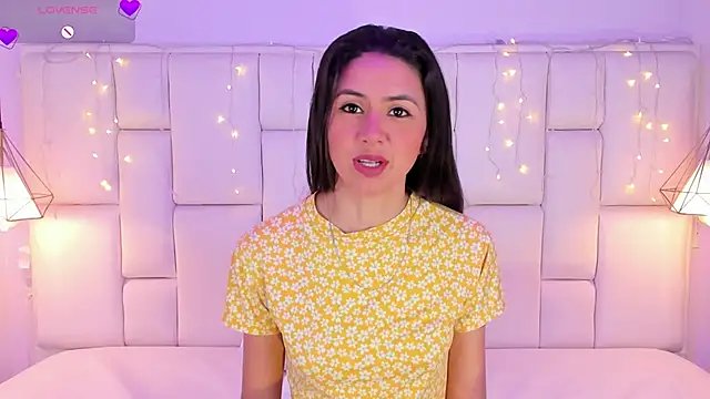 Snapshot of SarahSophia_ chatting on February 1, 2025, 11:21 am SarahSophia online show from February 1, 2025, 11:21 am