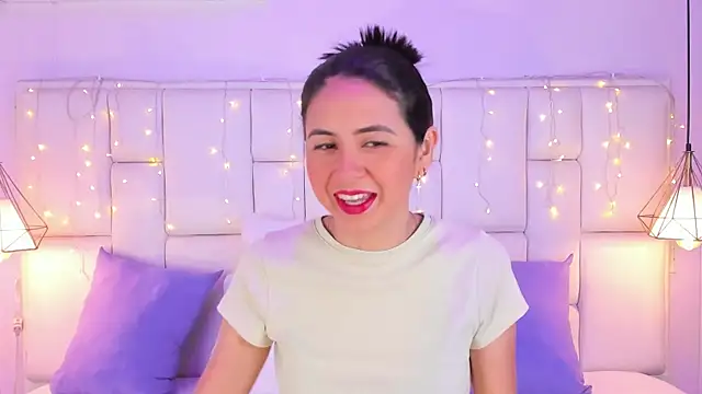 Snapshot of SarahSophia_ chatting on February 12, 2025, 11:40 am SarahSophia online show from February 12, 2025, 11:40 am