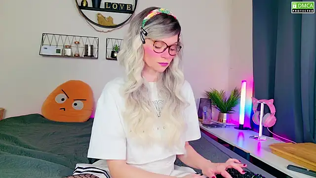 Kittychatte online show from January 21, 2025, 8:32 pm