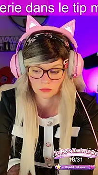 Kittychatte online show from April 22, 2026, 11:23 am