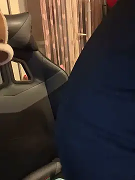 LaPetitechienne1 online show from February 13, 2025, 9:17 pm