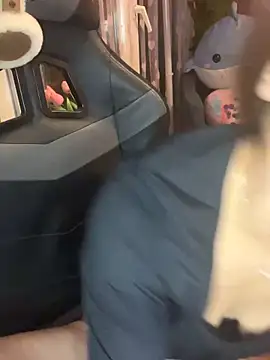 LaPetitechienne1 online show from February 20, 2025, 3:45 am