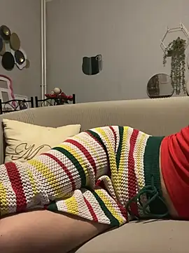 LaPetitechienne1 online show from April 18, 2026, 8:09 pm