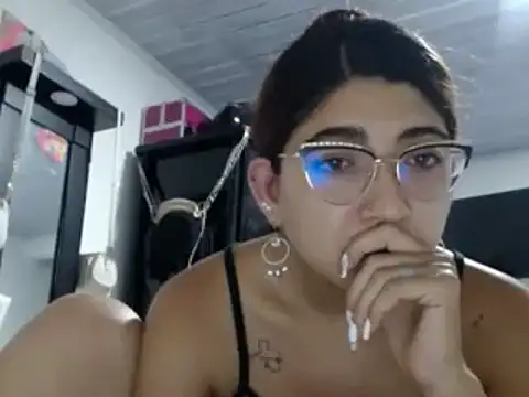 esteni online show from December 16, 2024, 2:36 am