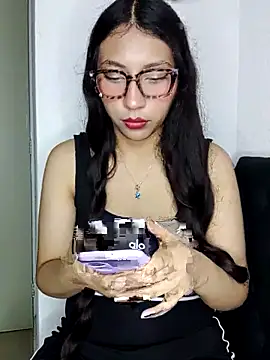 Snapshot of Umaru_uwu chatting on October 24, 2025, 1:57 am Umaru uwu online show from October 24, 2025, 1:57 am