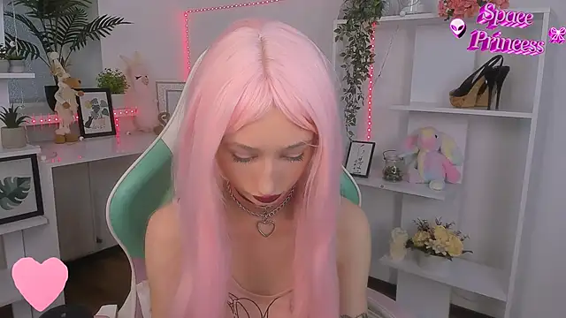 Katia Kim online show from October 28, 2025, 6:50 am