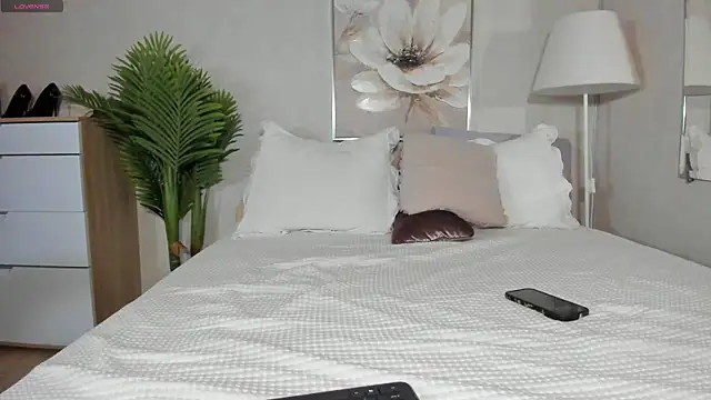 Snapshot of Your_Wet_Desire chatting on December 8, 2024, 4:04 am Your Wet Desire online show from December 8, 2024, 4:04 am