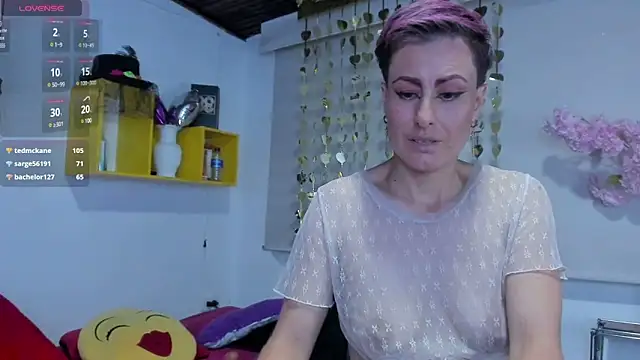 Snapshot of yasmin_goldenst chatting on January 16, 2025, 1:48 am yasmin goldenst online show from January 16, 2025, 1:48 am