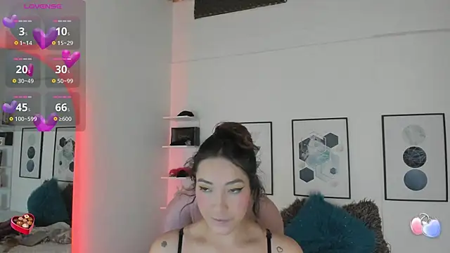 cristal  hot 1 online show from February 10, 2025, 4:08 am