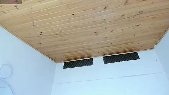 cristal  hot 1 online show from February 15, 2025, 4:03 am