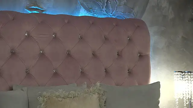 Snapshot of IvyRubens chatting on November 13, 2025, 5:28 am IvyRubens online show from November 13, 2025, 5:28 am