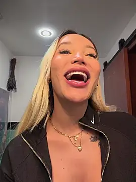  viioletweekend  online show from November 25, 2025, 6:08 pm