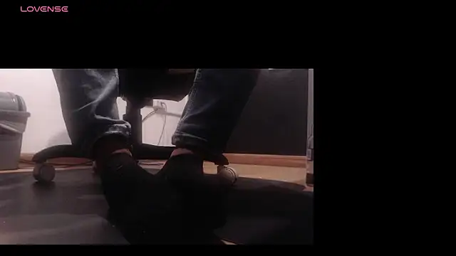 curiousskinny3 online show from February 11, 2026, 8:41 am