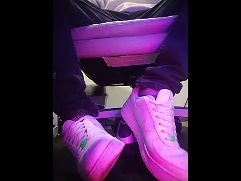 curiousskinny3 online show from February 27, 2026, 5:07 am