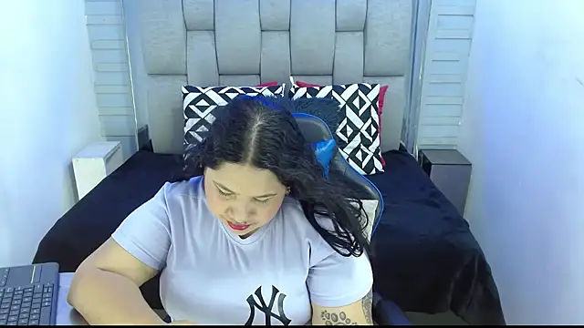 evelin zaens online show from September 16, 2025, 4:02 am