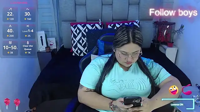 evelin zaens online show from November 7, 2025, 4:12 am