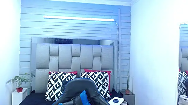 evelin zaens online show from March 10, 2026, 4:17 am