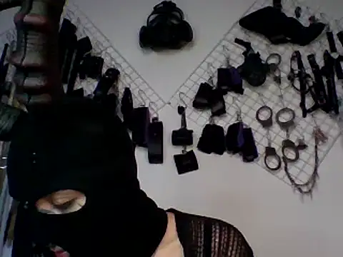 Snapshot of FeticheMacabre chatting on January 1, 2025, 11:18 pm FeticheMacabre online show from January 1, 2025, 11:18 pm