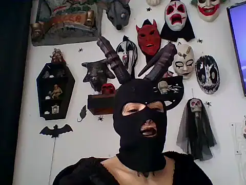 Snapshot of FeticheMacabre chatting on October 19, 2025, 7:36 pm FeticheMacabre online show from October 19, 2025, 7:36 pm