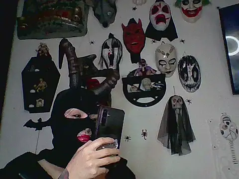 Snapshot of FeticheMacabre chatting on October 20, 2025, 11:38 pm FeticheMacabre online show from October 20, 2025, 11:38 pm