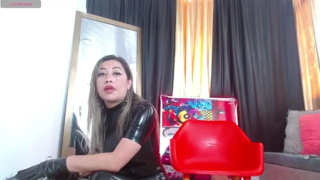 Snapshot of LatexDevil_Blondie chatting on December 9, 2024, 8:01 pm LatexDevil Blondie online show from December 9, 2024, 8:01 pm