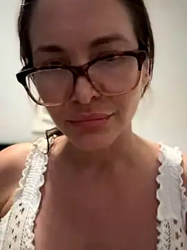 MessyNastyQueen online show from October 19, 2025, 10:43 pm