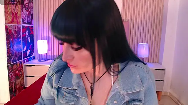alicia moom online show from June 6, 2026, 7:51 pm