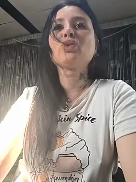 KikiXRed online show from May 25, 2026, 1:50 pm